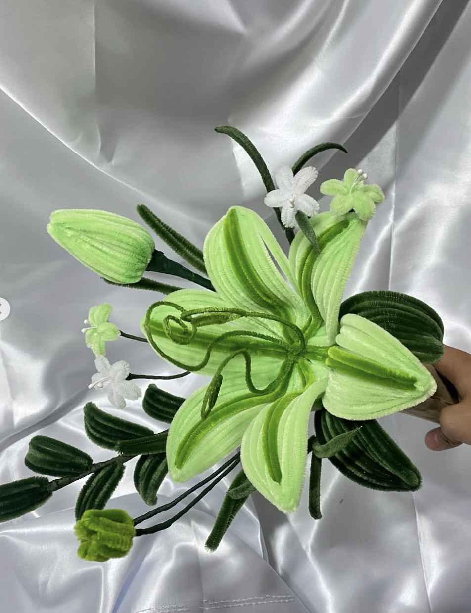 Lily Flower Bouquet - Image 3